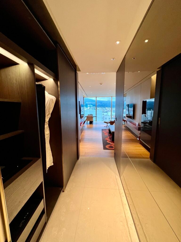 Grand Hyatt Jeju - King City View Room - Entrance Hallway