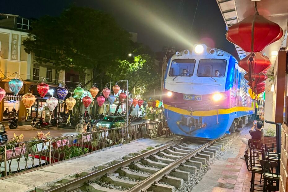 train street hanoi