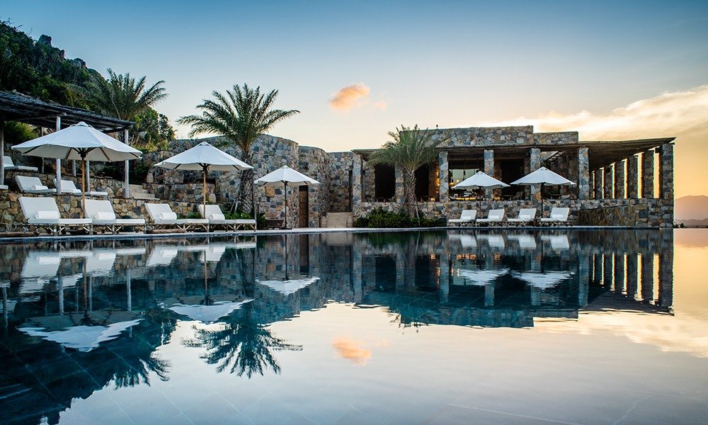 luxury trip to vietnam zanniers hotel bai san ho poolside