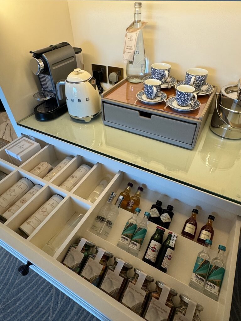 Four Seasons Dubai Jumeirah Mini Bar