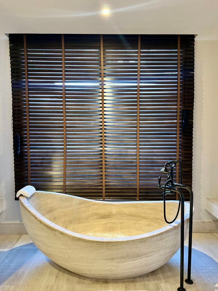 Alila Jabal Akhdar deluxe ridge view room bathroom