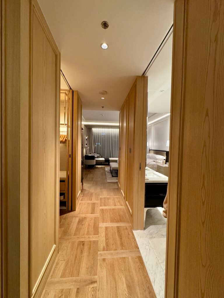 Ritz Carlton Bangkok - Deluxe Room