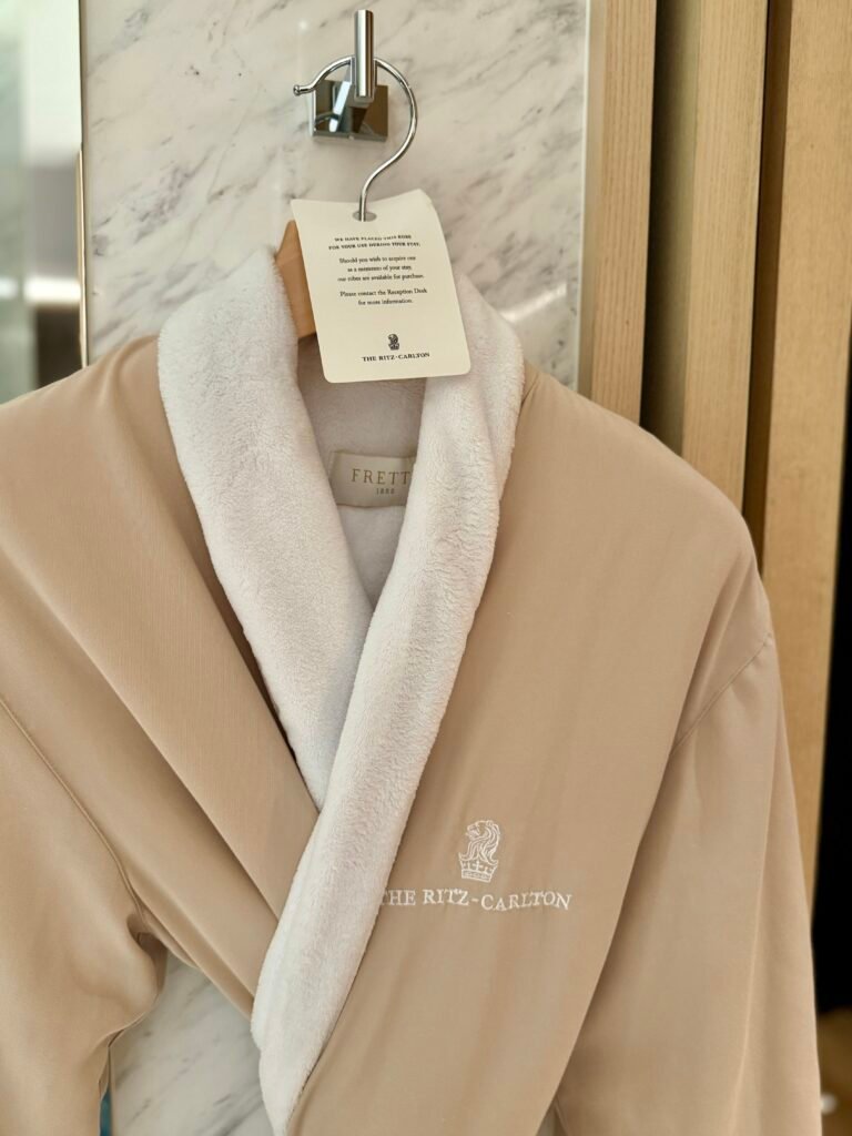 Ritz Carlton Bangkok -Deluxe Room Bathroom