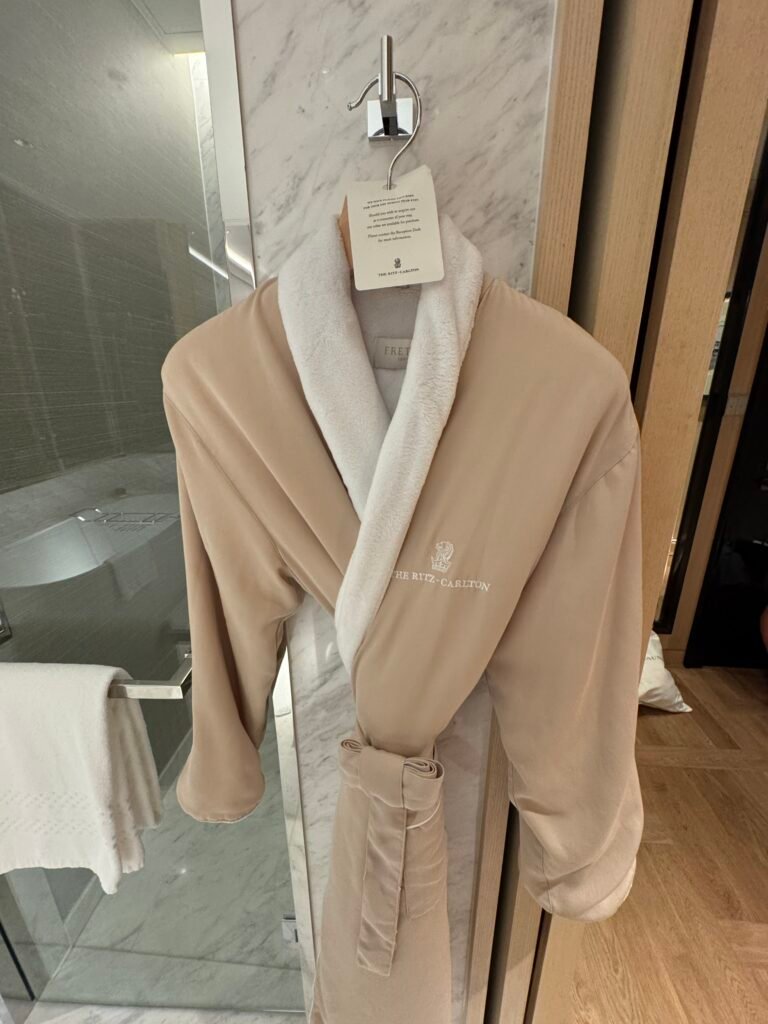 Ritz Carlton Bangkok -Deluxe Room Bathroom