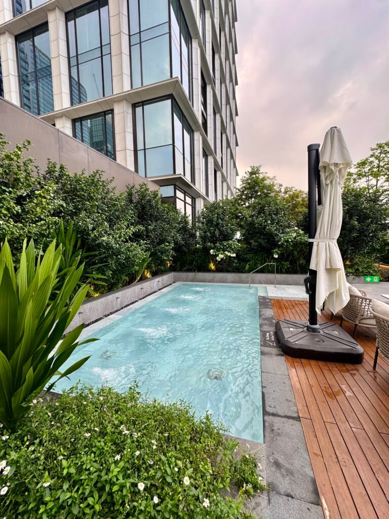Ritz Carlton Bangkok - Outdoor Pool