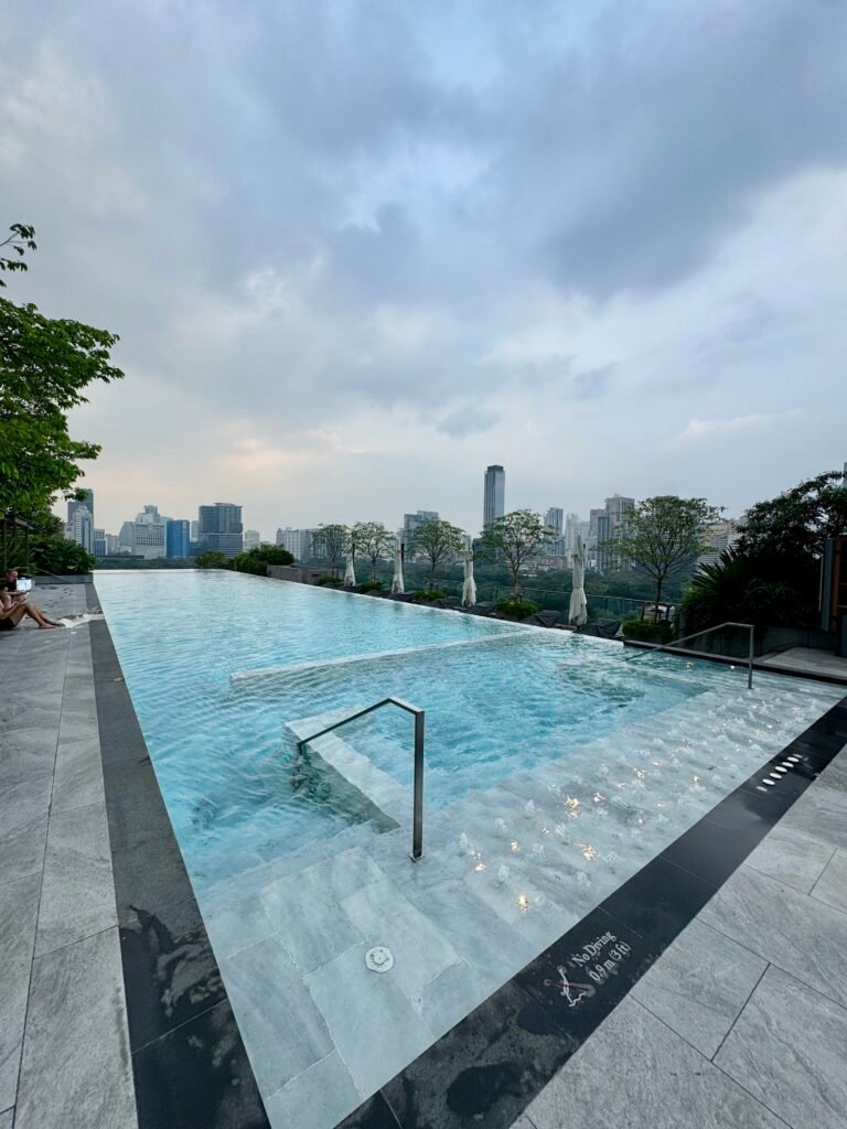 Ritz Carlton Bangkok - Outdoor Pool